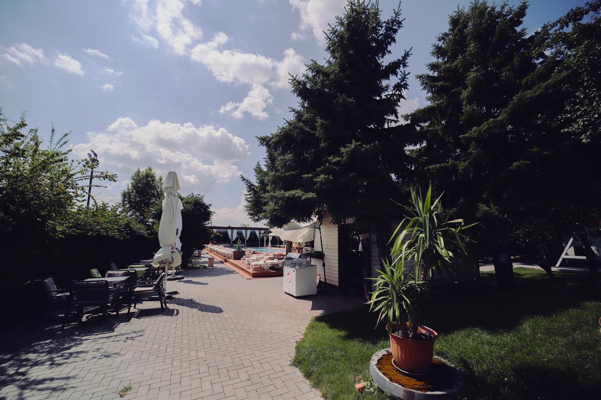 C&C Karo Resort Bacău Екстериор снимка