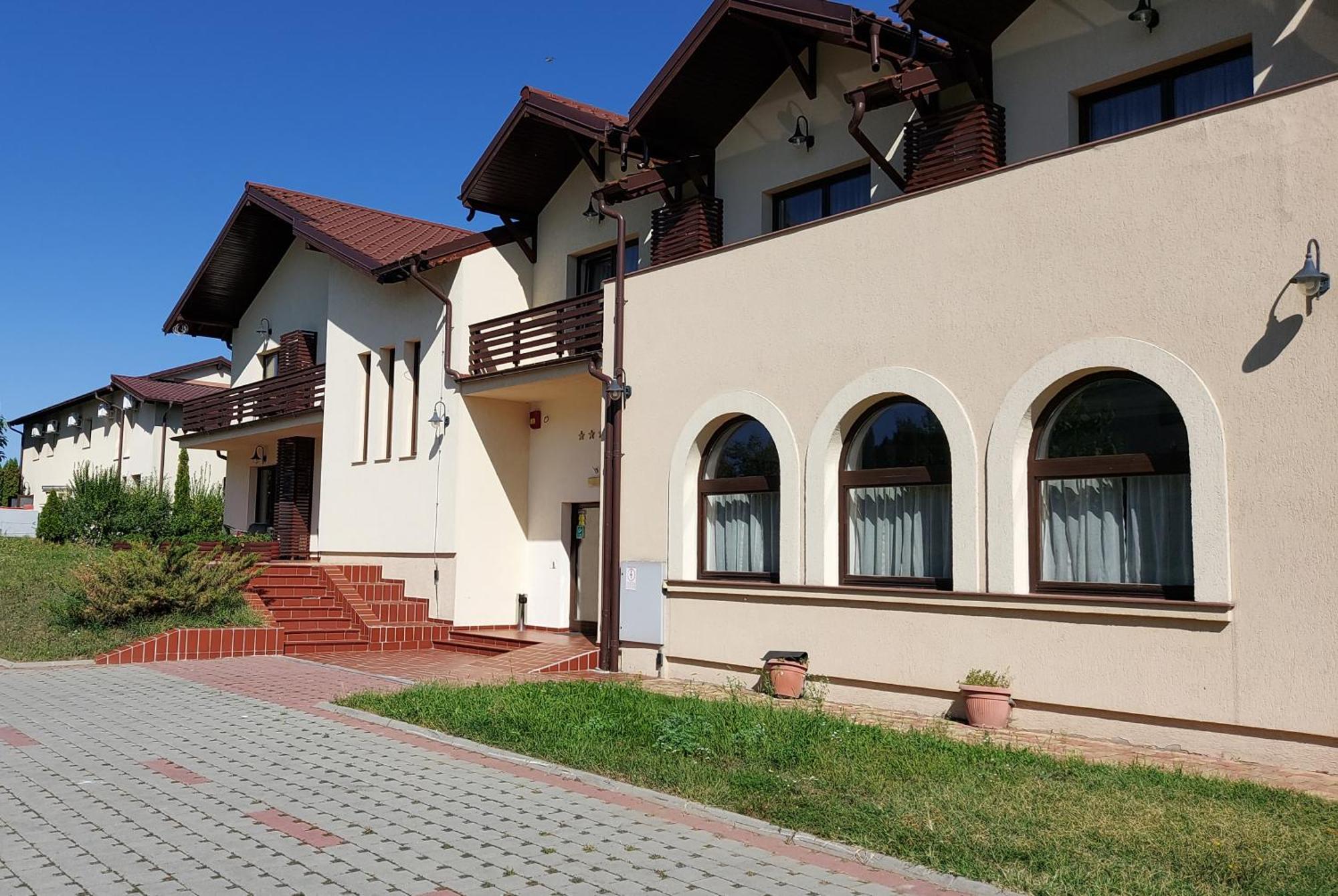 C&C Karo Resort Bacău Екстериор снимка